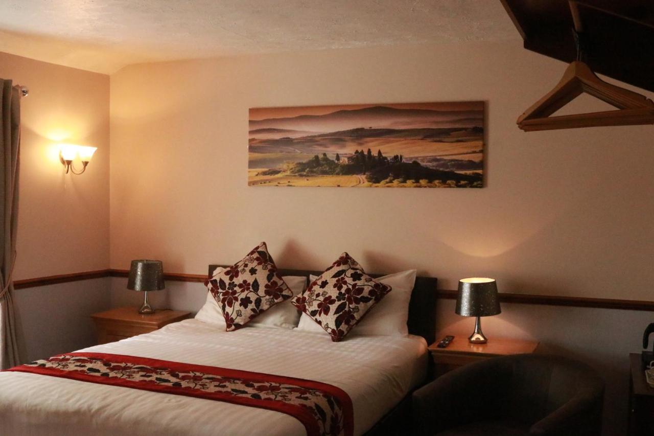 Lion&Fiddle Hotel Trowbridge Eksteriør billede
